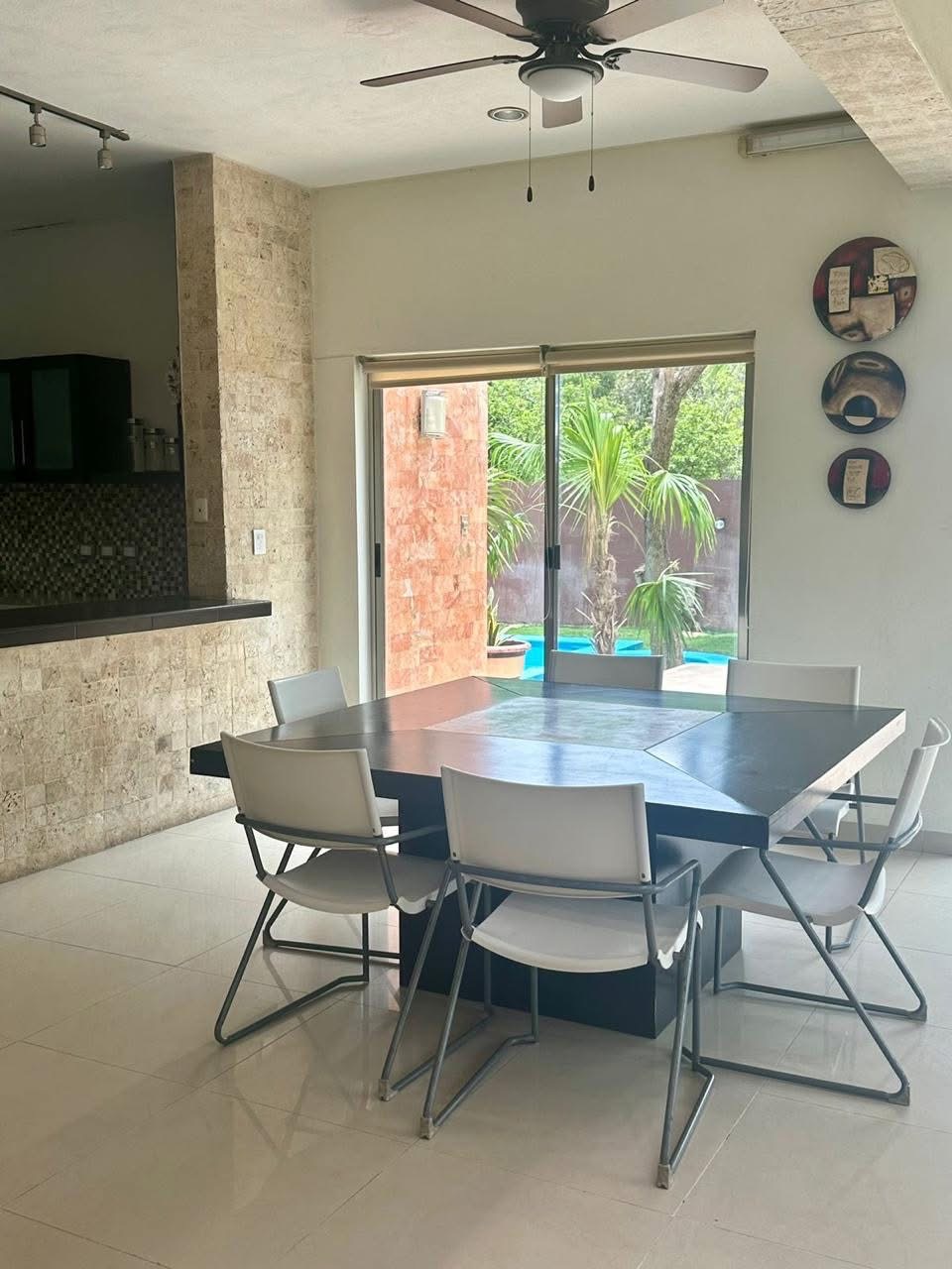 Cocina con muebles de cedro